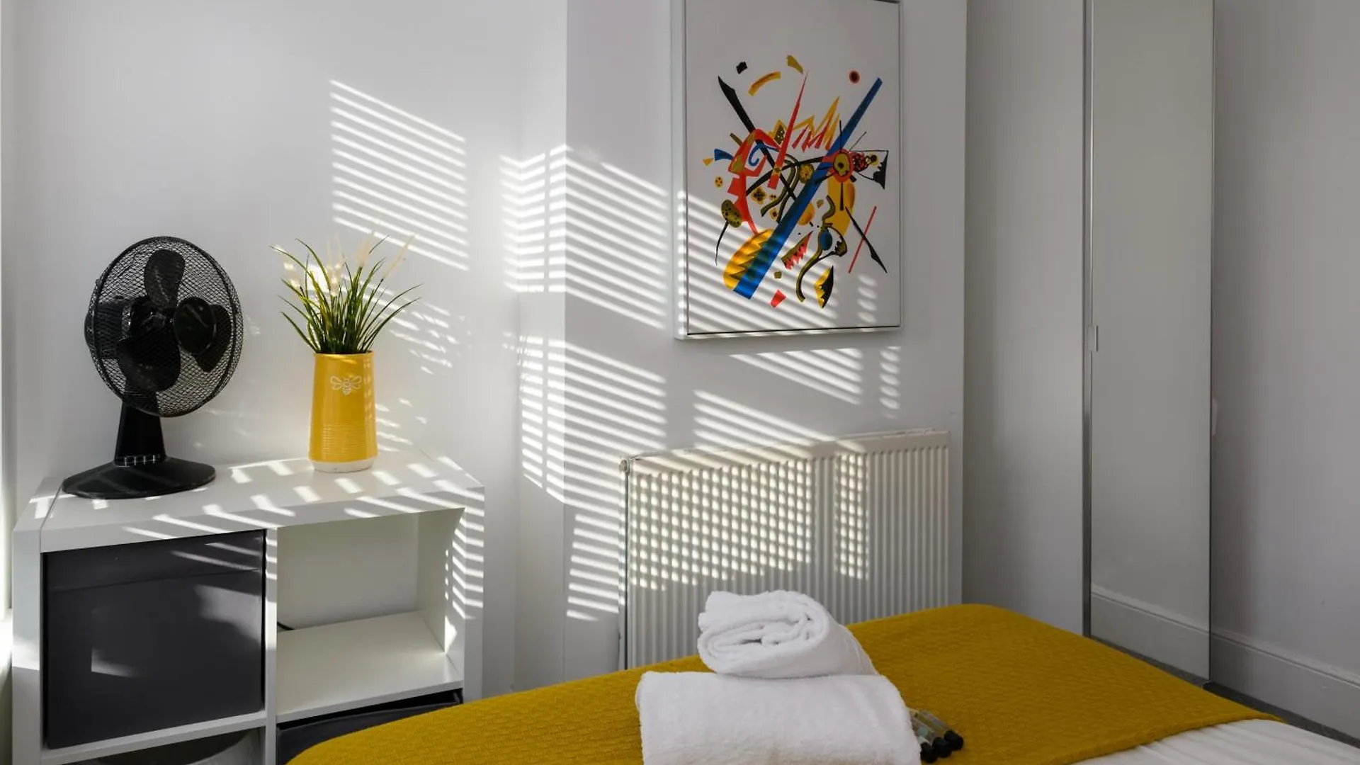 Holiday home Asher Suite By Koya Homes - 2-Bedroom Home, Downtown Barry, Free Parking United Kingdom