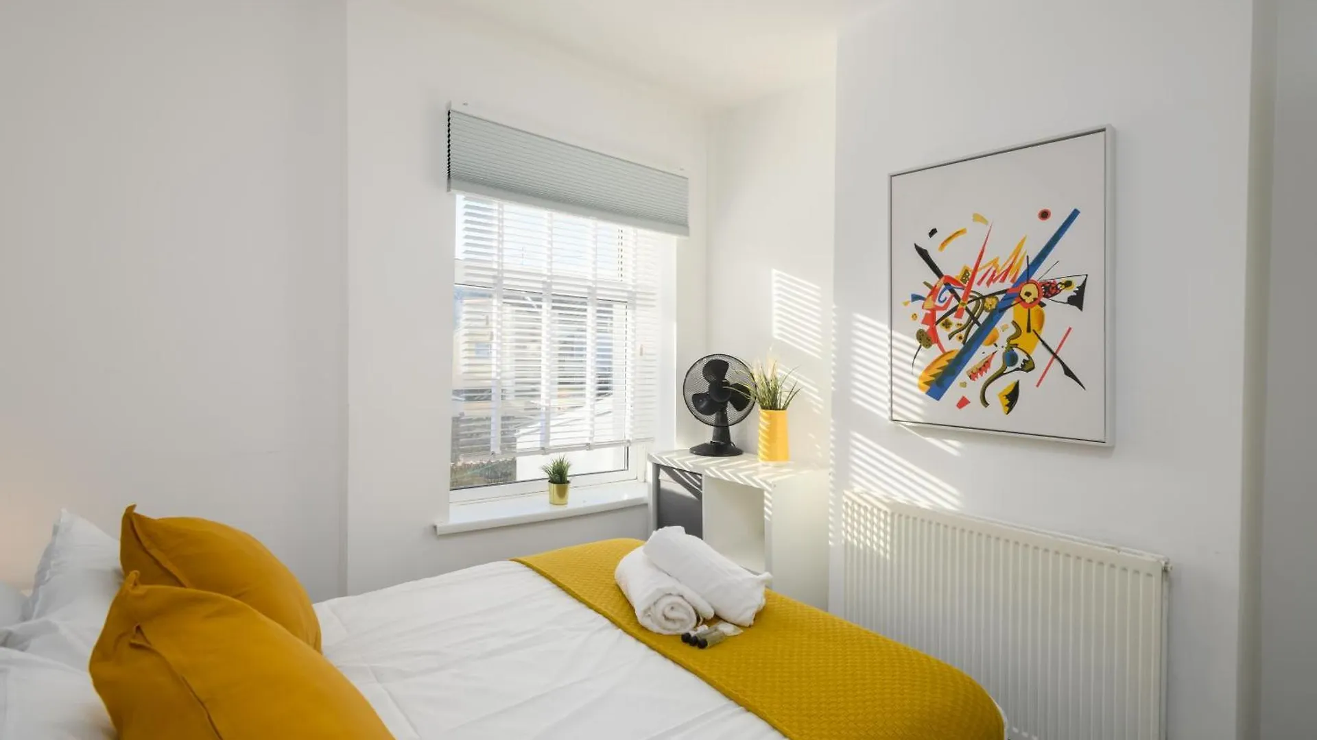 Holiday home Asher Suite By Koya Homes - 2-Bedroom Home, Downtown Barry, Free Parking