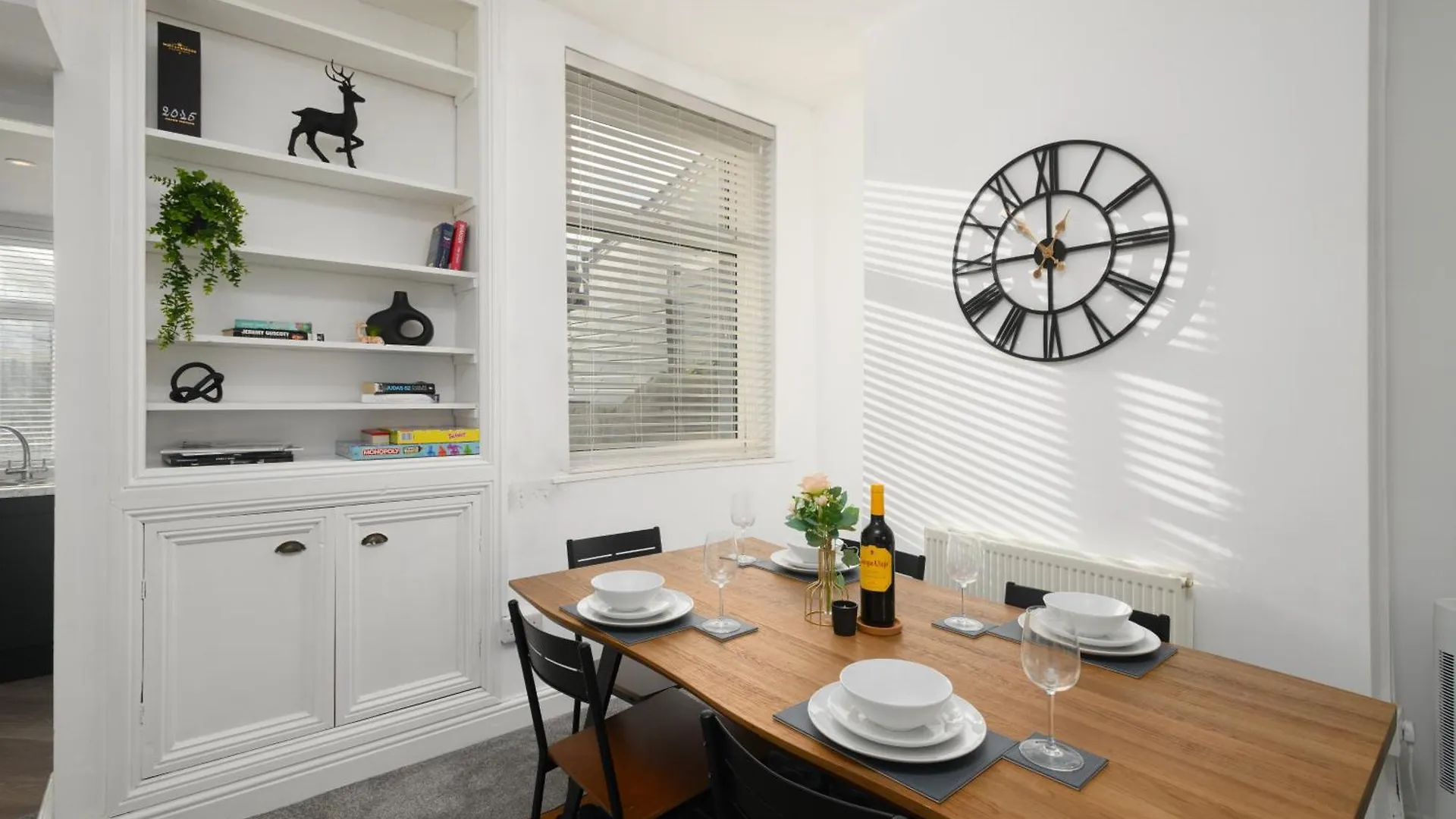 Ferienhaus Asher Suite By Koya Homes - 2-Bedroom Home, Downtown Barry, Free Parking