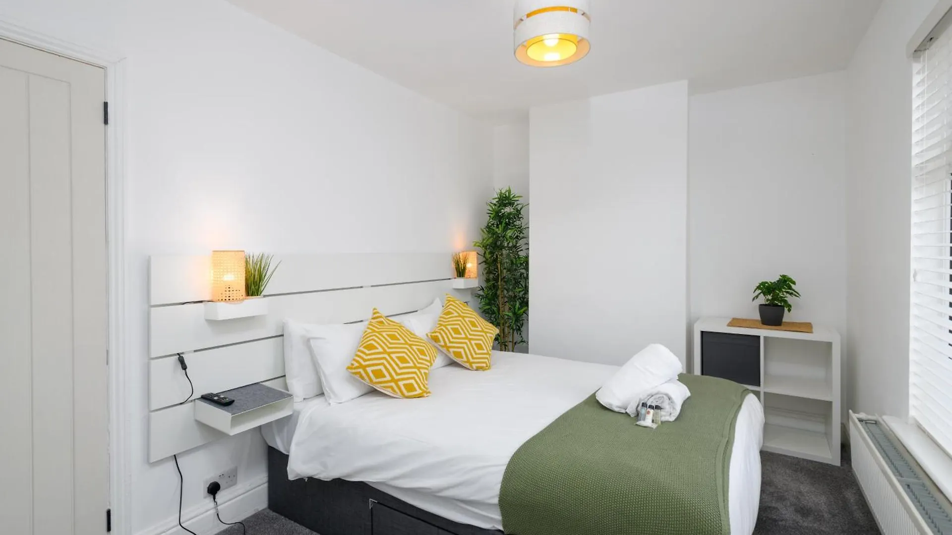 Asher Suite By Koya Homes - 2-Bedroom Home, Downtown Barry, Free Parking Holiday home