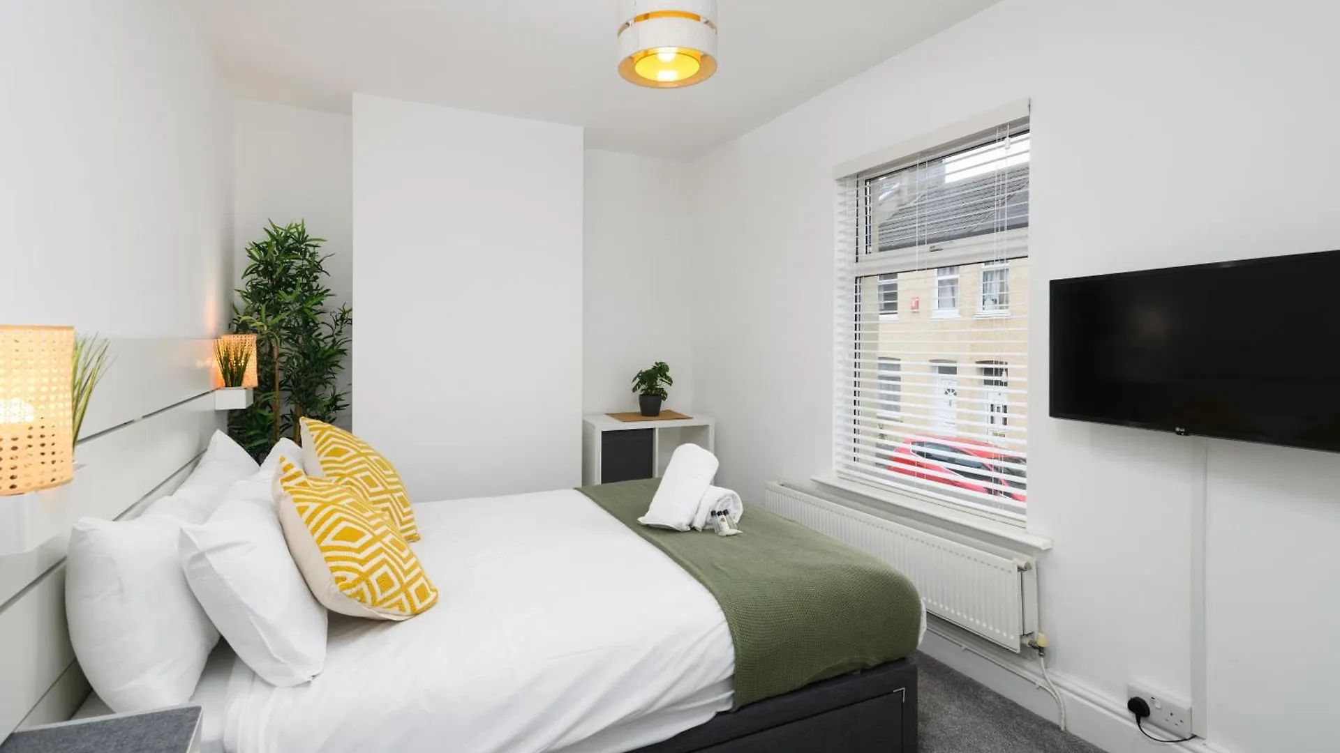 Asher Suite By Koya Homes - 2-Bedroom Home, Downtown Barry, Free Parking 0*, Barry United Kingdom