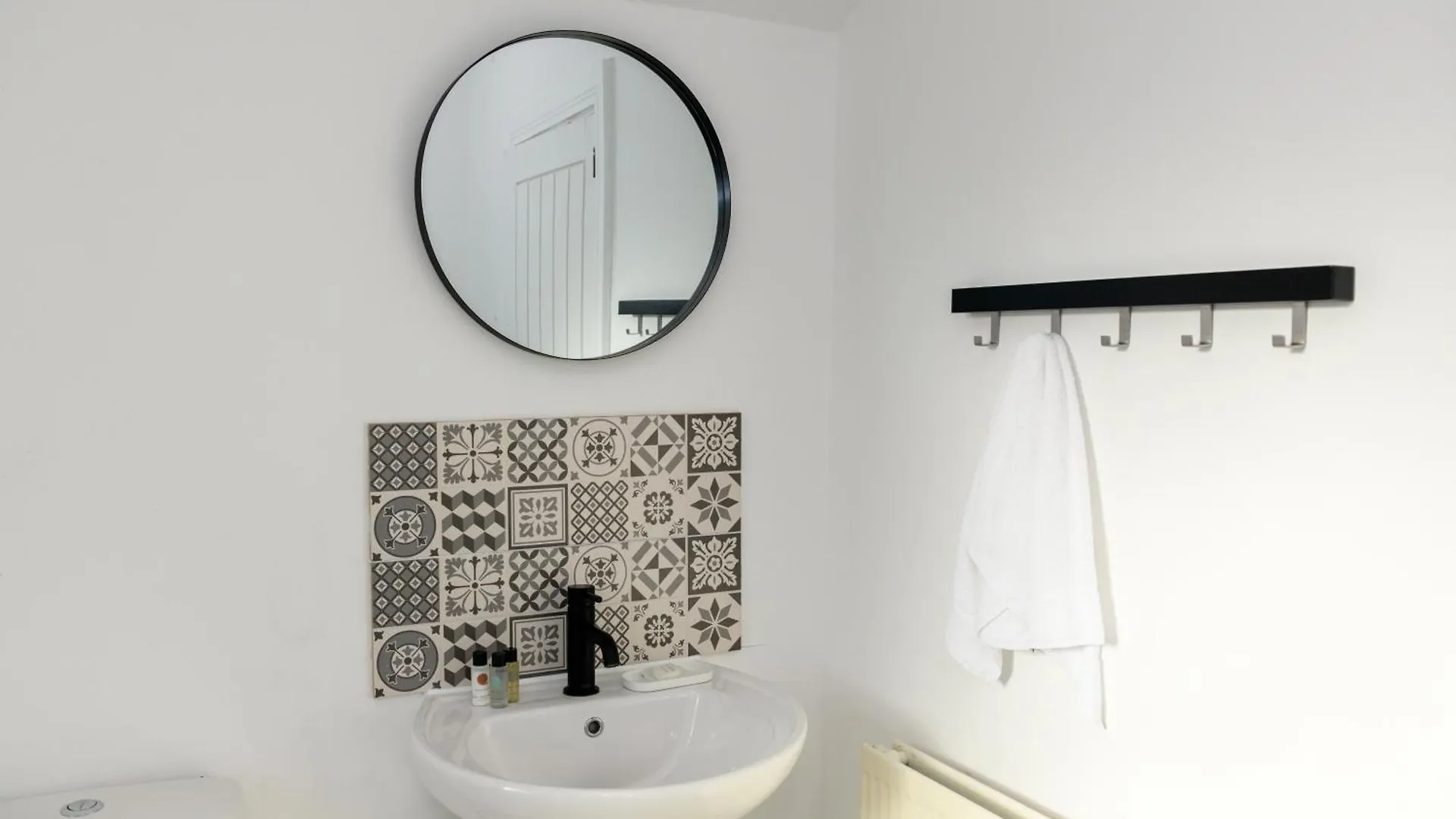 Ferienhaus Asher Suite By Koya Homes - 2-Bedroom Home, Downtown Barry, Free Parking Großbritannien