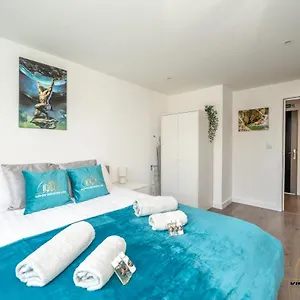Atlas - The Pillar Of Town Apartment Southampton