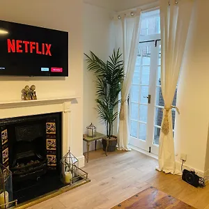 Holiday home Newly Refurbished Centre House With Parking, Exeter